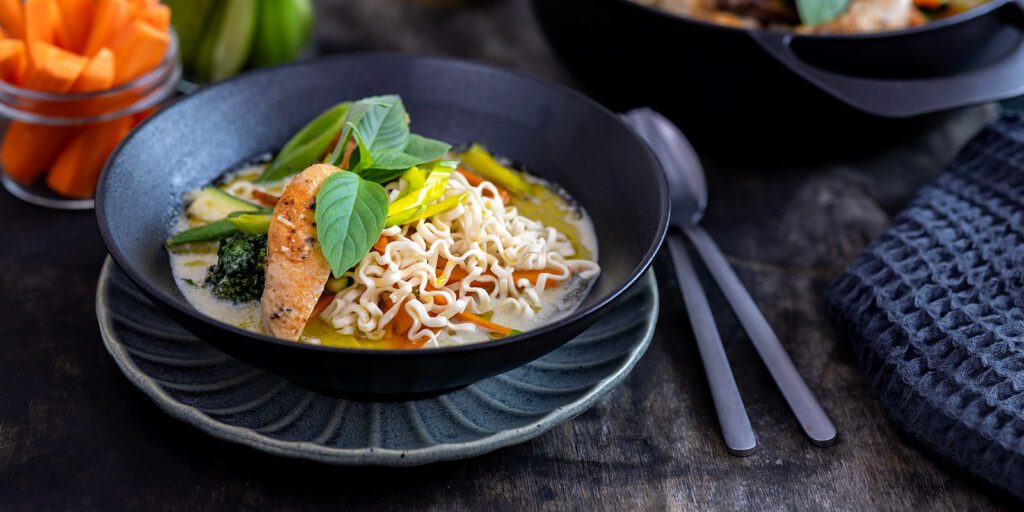 Snabbaste currygrytan med nudlar och grönsaker