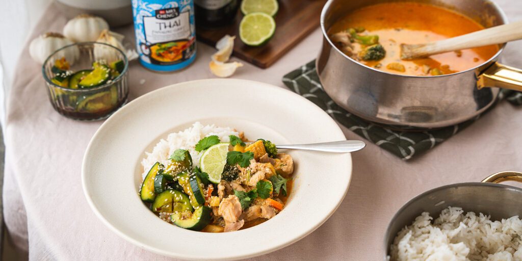Thai Panaeng curry med kyckling och asiatisk gurksallad